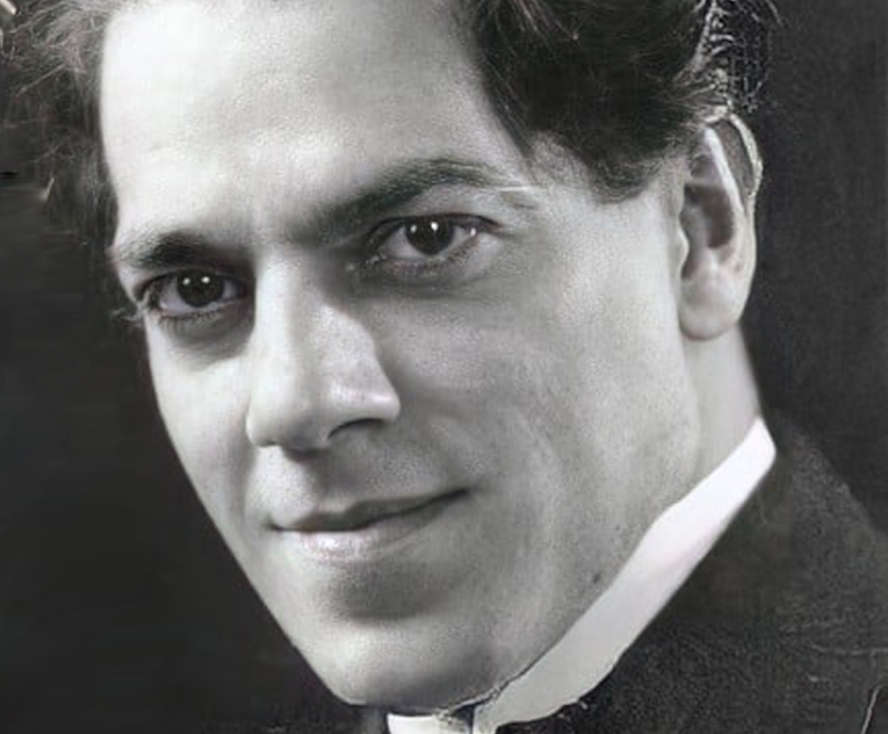 Villa-Lobos em foto do início dos anos 1920 [Reprodução]