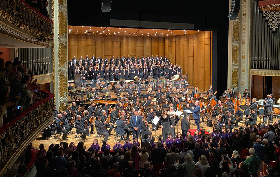 Artistas recebem os aplausos após a apresentação do Réquiem de guerra (Revista CONCERTO) Artistas recebem os aplausos após a apresentação do Réquiem de guerra (Revista CONCERTO)