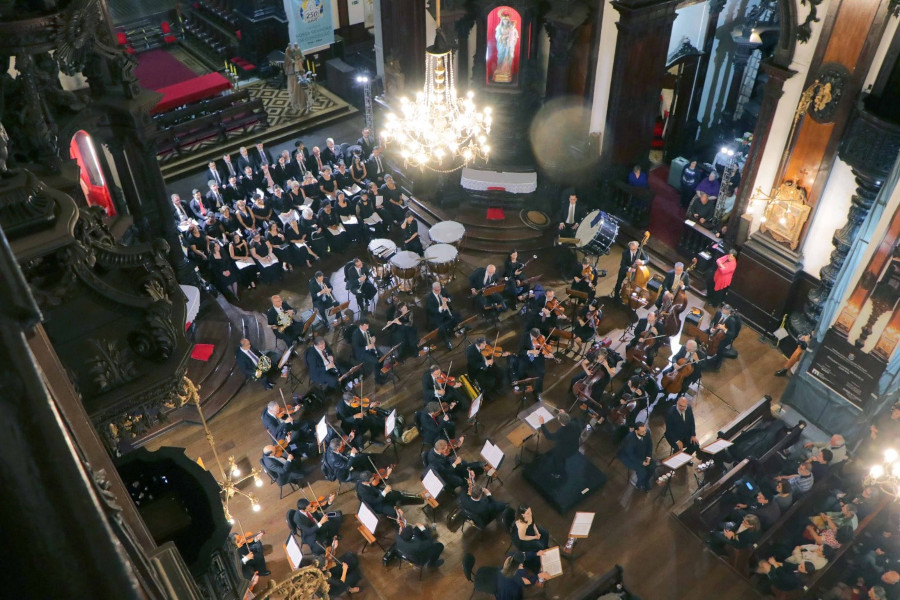 Maestro indica a Missa de Requiem de Verdi