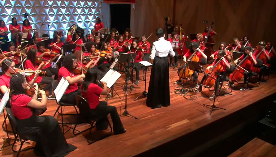 A Sinfônica Juvenil Chiquinha Gonzaga, com direção de Priscila Bomfim, se apresenta no dia 17 de julho (divulgação)