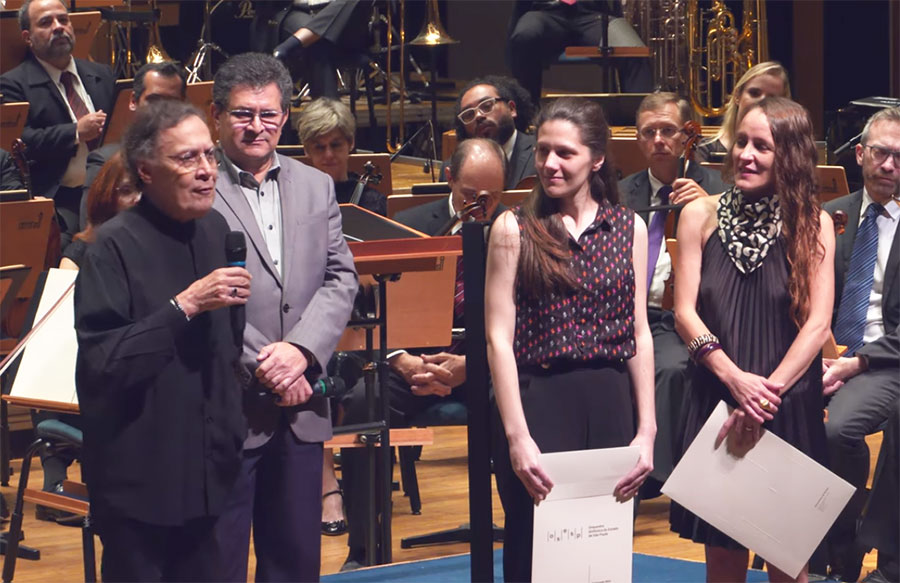 Aylton Escobar, Marcelo Lopes, Stephanie Macchi e Eva García Fernández na premiação do Concurso Compositoras Latino-Americanas da Osesp (reprodução YouTube)